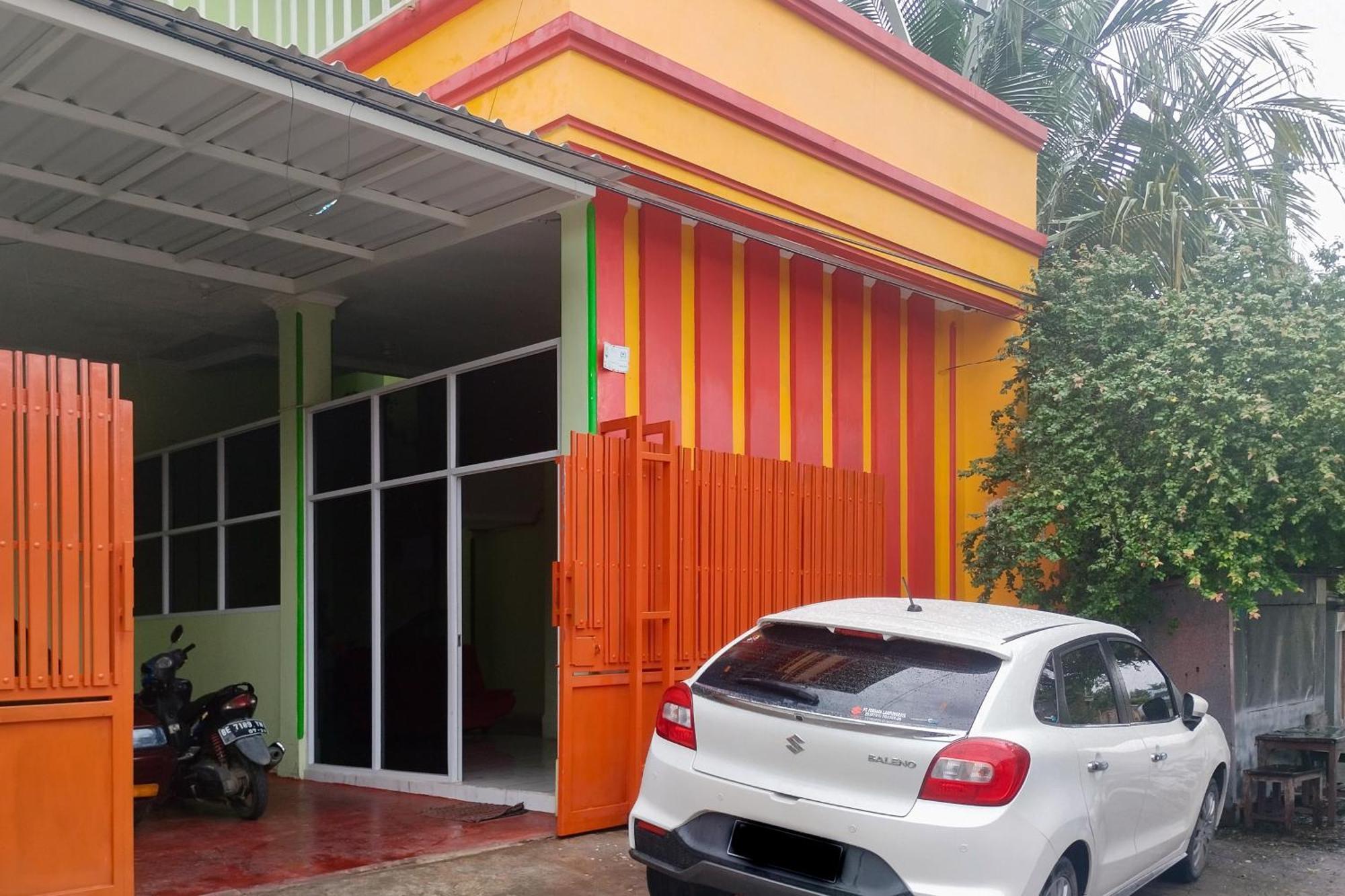 Reddoorz Syariah At Shakira Alesha Enggal Hotel Bandar Lampung Exterior foto