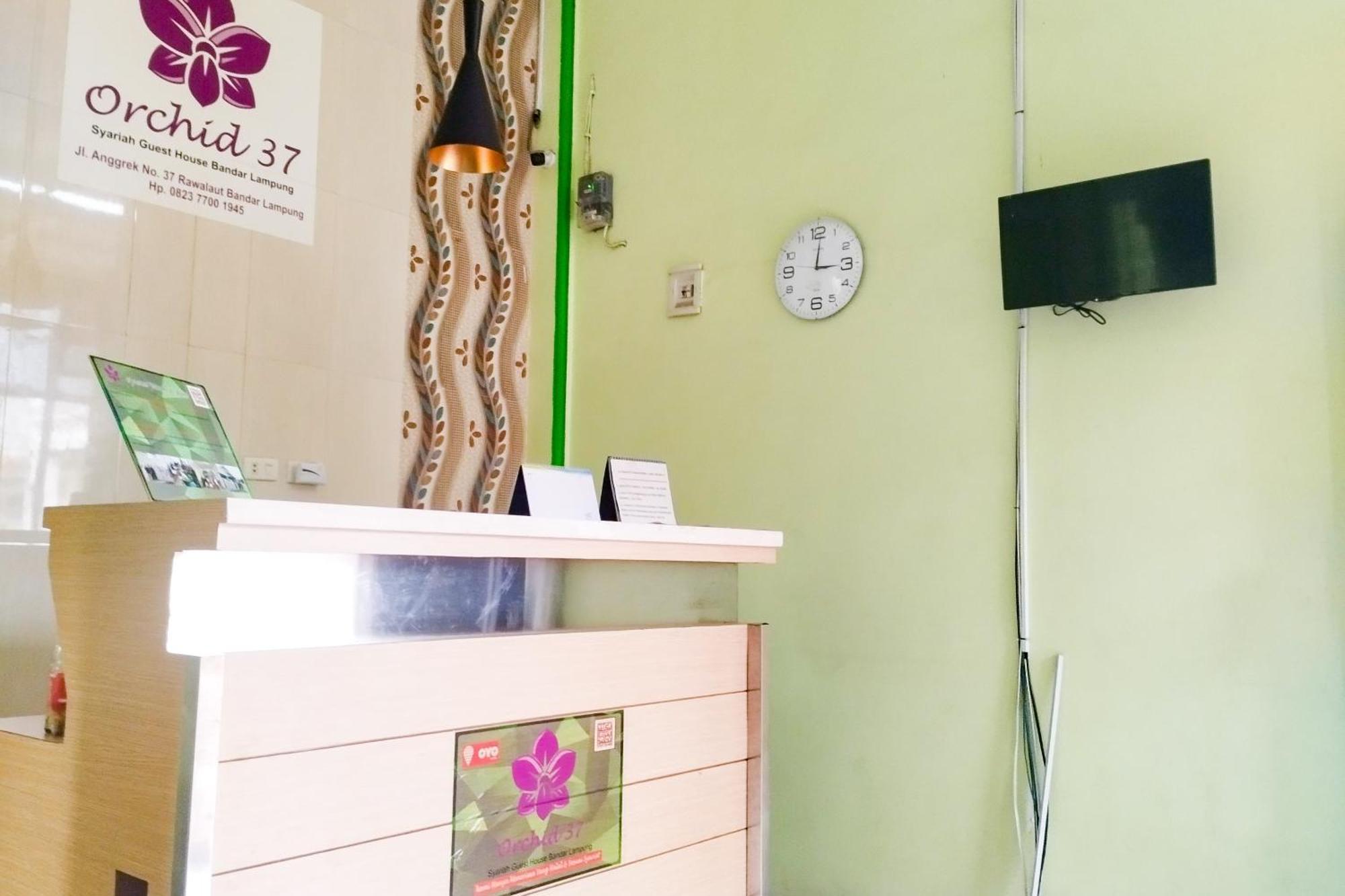 Reddoorz Syariah At Shakira Alesha Enggal Hotel Bandar Lampung Exterior foto