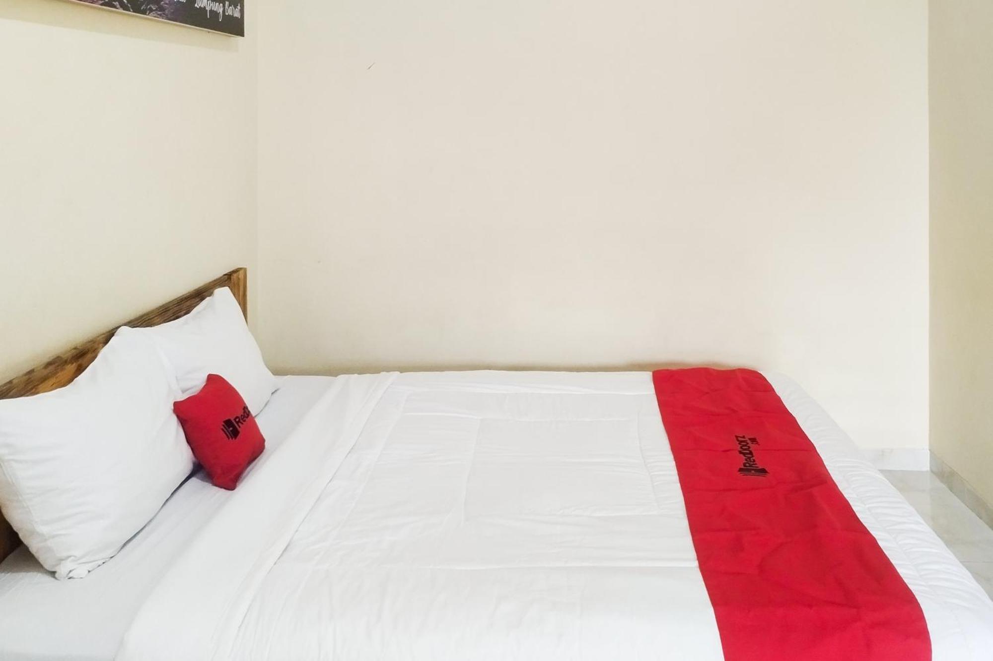 Reddoorz Syariah At Shakira Alesha Enggal Hotel Bandar Lampung Exterior foto