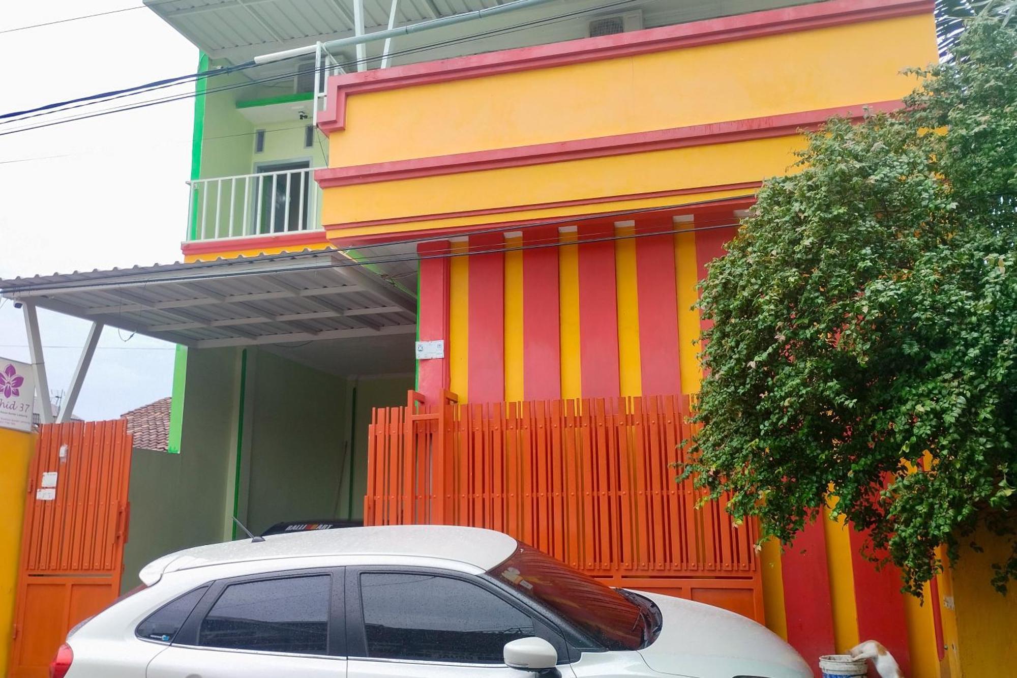 Reddoorz Syariah At Shakira Alesha Enggal Hotel Bandar Lampung Exterior foto