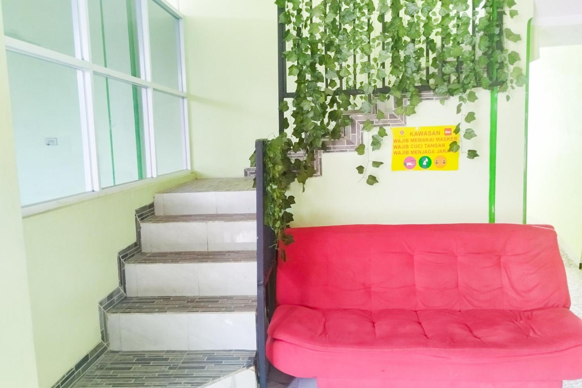 Reddoorz Syariah At Shakira Alesha Enggal Hotel Bandar Lampung Exterior foto