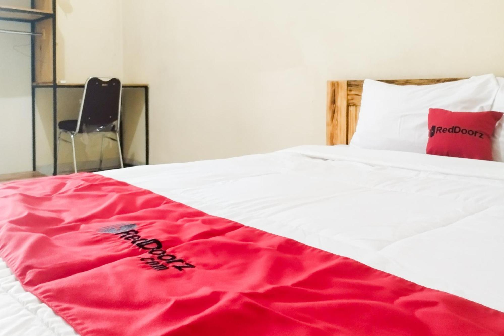Reddoorz Syariah At Shakira Alesha Enggal Hotel Bandar Lampung Exterior foto