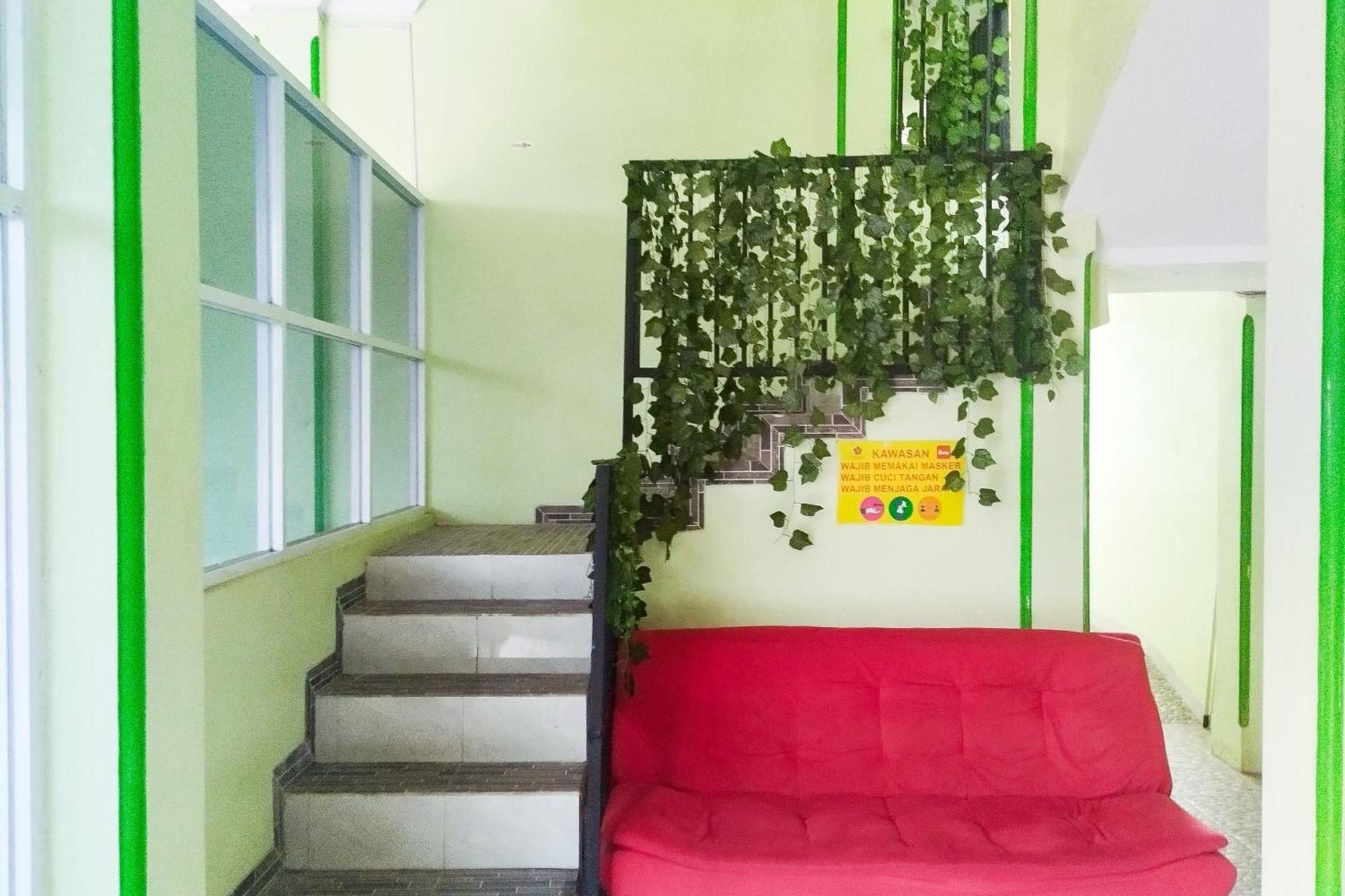Reddoorz Syariah At Shakira Alesha Enggal Hotel Bandar Lampung Exterior foto
