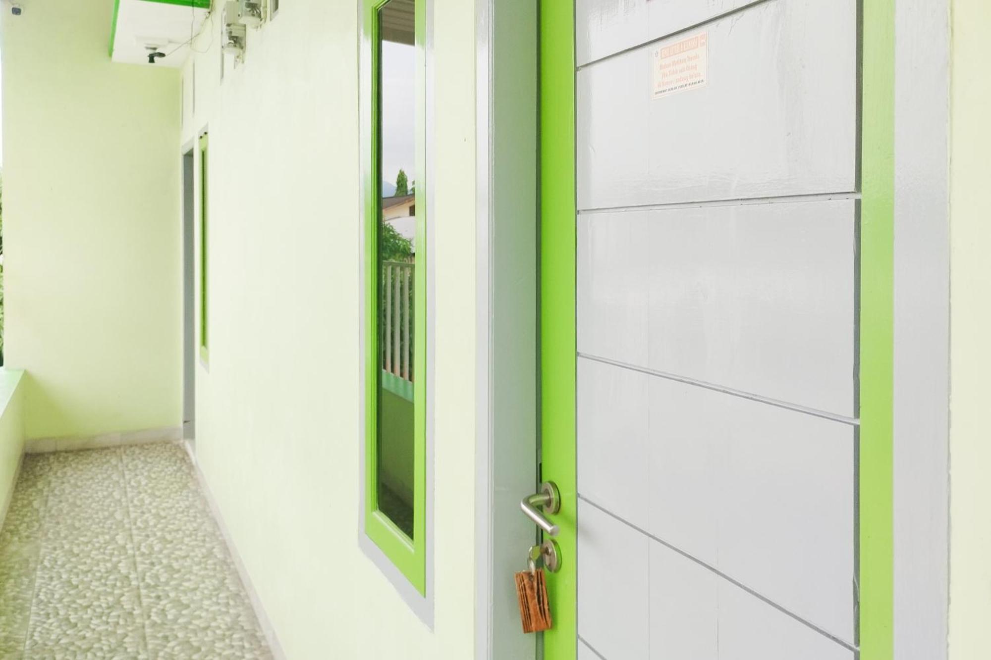 Reddoorz Syariah At Shakira Alesha Enggal Hotel Bandar Lampung Exterior foto