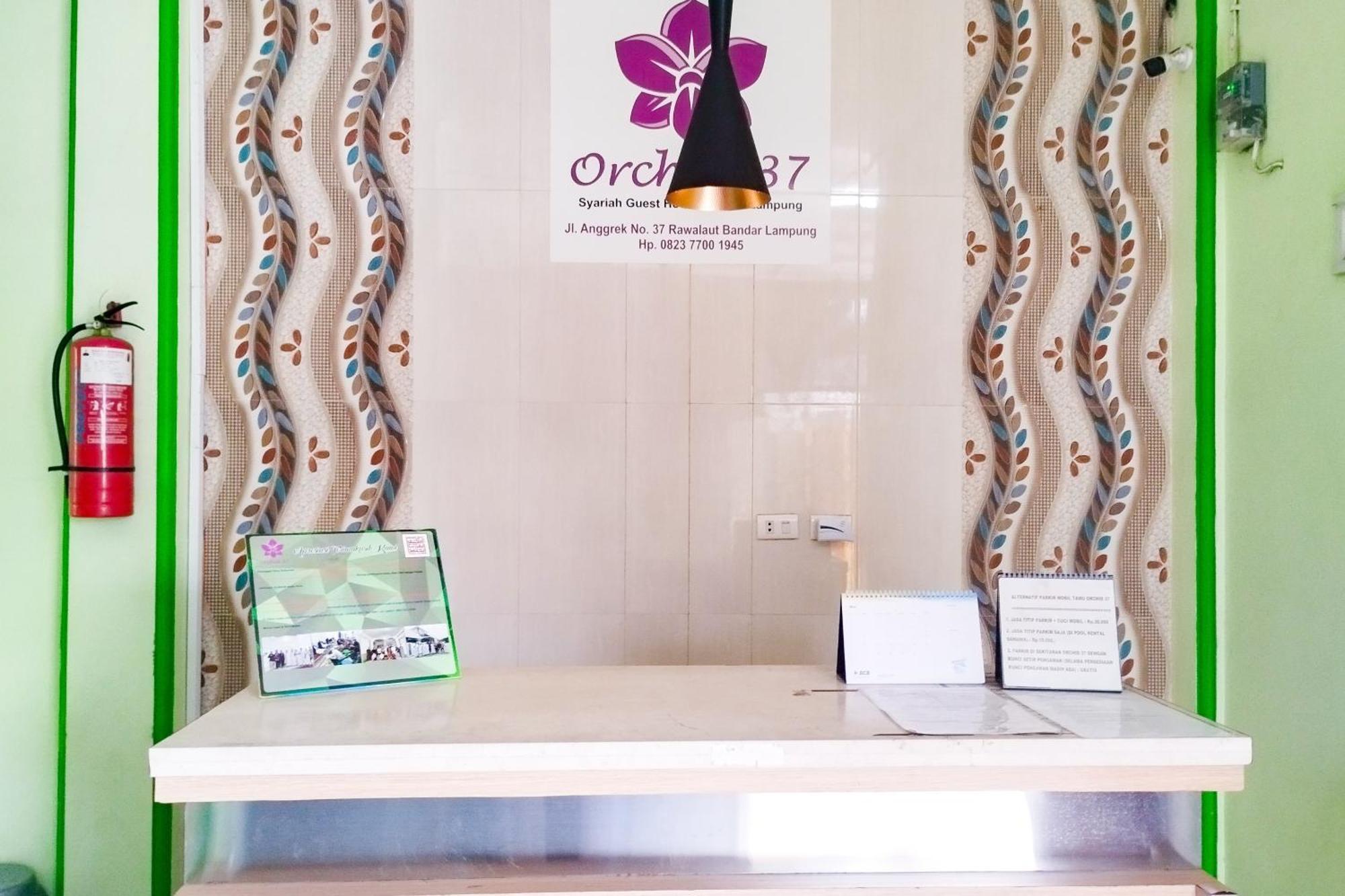 Reddoorz Syariah At Shakira Alesha Enggal Hotel Bandar Lampung Exterior foto
